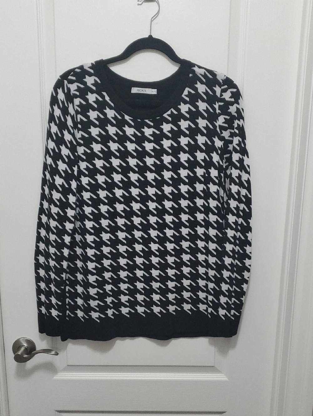 Ricki's Black & White Houndstooth Crewneck Sweater